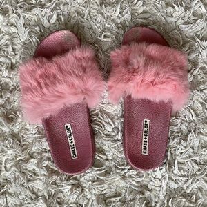 Chase + Chloe pink fuzzy slides